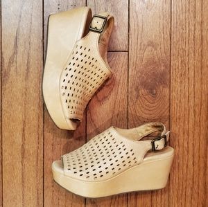 Chocolat Blu Womens Platform Sandles Wedge Leather Perforated Tan 6